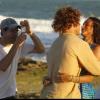 José Loreto e Débora Nascimento namoram nos bastidores das gravações de 'Flor do Caribe'