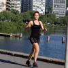 Nanda Costa corre na Lagoa Rodrigo de Freitas, na Zoa Sul do Rio de Janeiro, para manter o corpo em forma