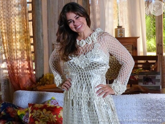 Natália (Daniela Escobar) está prestes a se casar com Juliano (Bruno Gissoni), em 'Flor do Caribe'