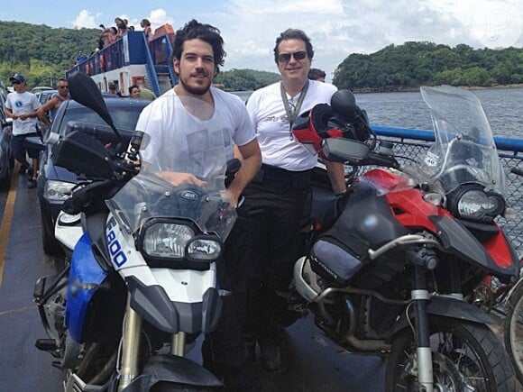 Marco Pigossi mostra foto de uma de suas viagens de moto com o pai, o cirurgião plástico Oswaldo Pigossi.