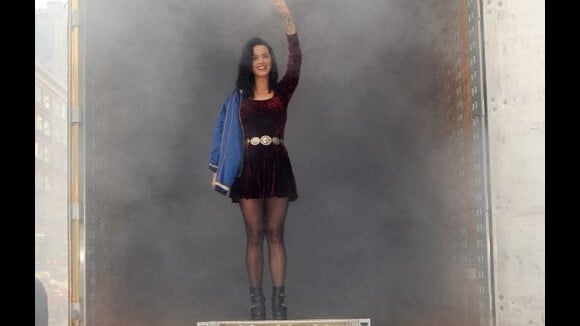 Katy Perry lidera vendas no iTunes com single 'Roar': 'Obrigada pelas orações'