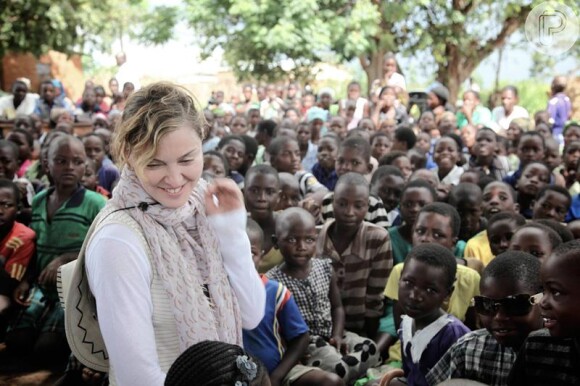 Madonna é ligada a projetos de causas sociais e por isso costuma viajar  para países pobres da África