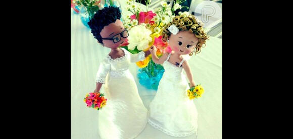 Miniaturas das noivas foram confeccionadas para a celebração do casamento da cantora com a assessora de imprensa