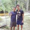 Rodrigo Simas tirou fotos com vários fãs durante as gravações de 'Além do Horizonte' no Amazonas