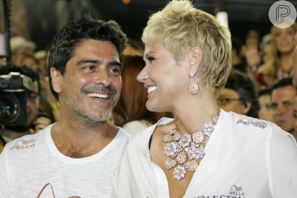 Junno Andrade namora a apresentadora Xuxa
