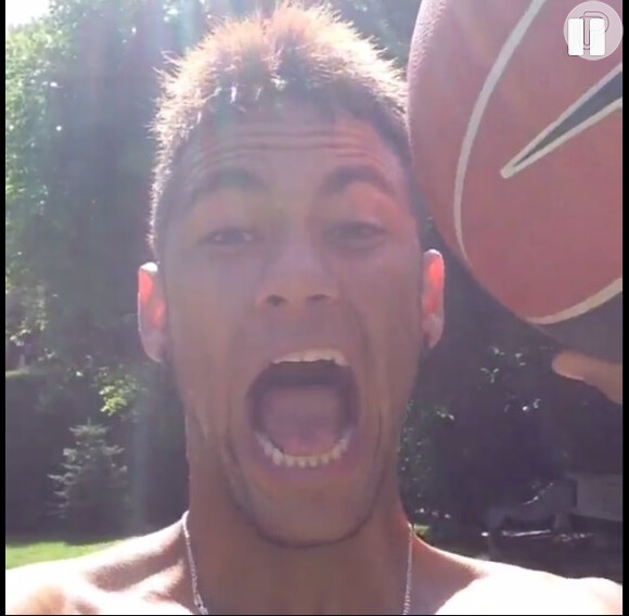 Neymar faz caras e bocas em vídeo publicado no Instagram