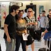 Caio Castro é tietado por fãs de todas as idades e sexos ao embarcar no aeroporto de Congonhas, em São Paulo, em 23 de agosto de 2013