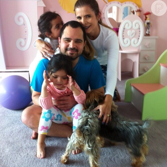 Luciano Camargo já teve alta do hospital após retirar a vesícula nesta semana. Ele passa bem e está em casa com a família