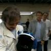 Emerson Fittipaldi presenteou o cantor Roberto Carlos com um capacete azul