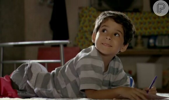 Junior (Luiz Felipe Mello) vai atrás de seu 'papai' Théo (Rodrigo Lombardi) e acaba sendo sequestrado em 'Salve Jorge', em dezembro de 2012
