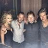 Taylor Swift em foto com o ex-namorado Harry Styles (no canto à direita) na festa que aconteceu após o VMA 2013