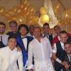 Neymar posa com convidados na noite de Réveillon