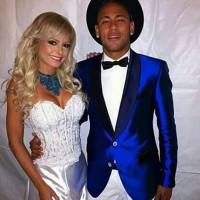 Neymar é clicado com ring girl Jhenny Andrade em Barcelona: 'Barbie e Ken'