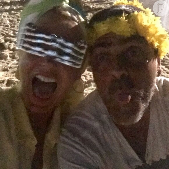 Xuxa Meneghel entrou em 2016 com o seu namorado, Junno Andrade, no meio do povo, na praia. Sasha está em Saint Barth, com a amiga, Bruna Marquezine: 'Amei!'