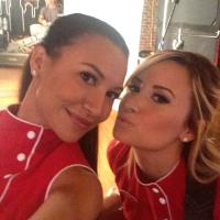 Demi Lovato posa com Naya Rivera caracterizada para 'Glee'