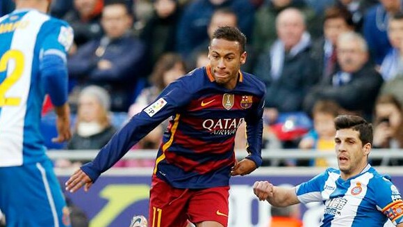 Neymar sofre ataques racistas durante jogo do Barcelona, diz jornal espanhol