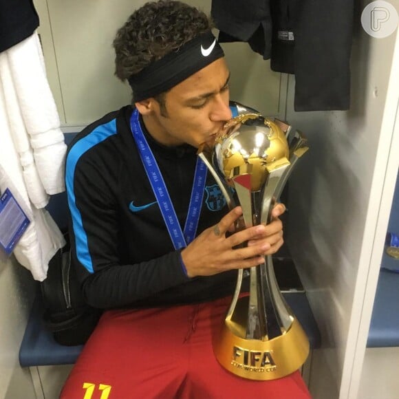 Neymar comemorou o título do Mundial de Clubes vencido pelo Barcelona