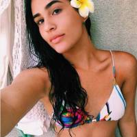 Lívian Aragão faz selfie de biquíni e fãs comentam boa forma: 'Como emagreceu!'