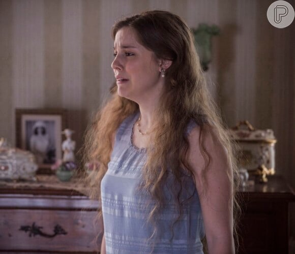 Cecília (Alice Wegmann) se descontrola, ofende Isabel (Patrícia Pillar) e é expulsa da casa da tia