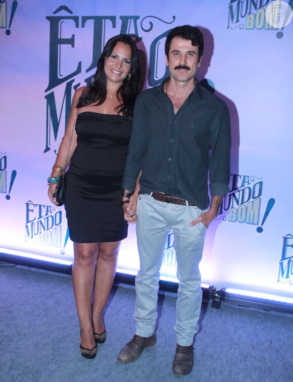 Eriberto Leão chegou acompanhado da mulher, a atriz Andréa Leal