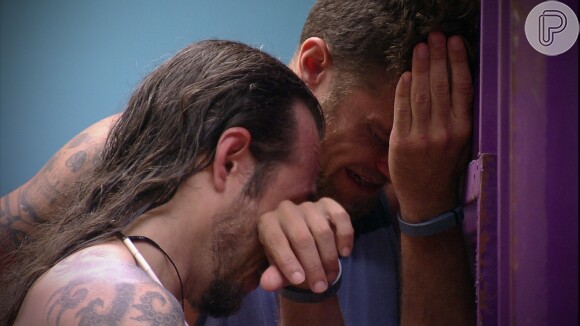 Daniel e Tamiel choraram após Alan sair da casa do 'BBB16'