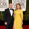 Jennifer Lopez e Casper Smar no tapete vermelho do Globo de Ouro 