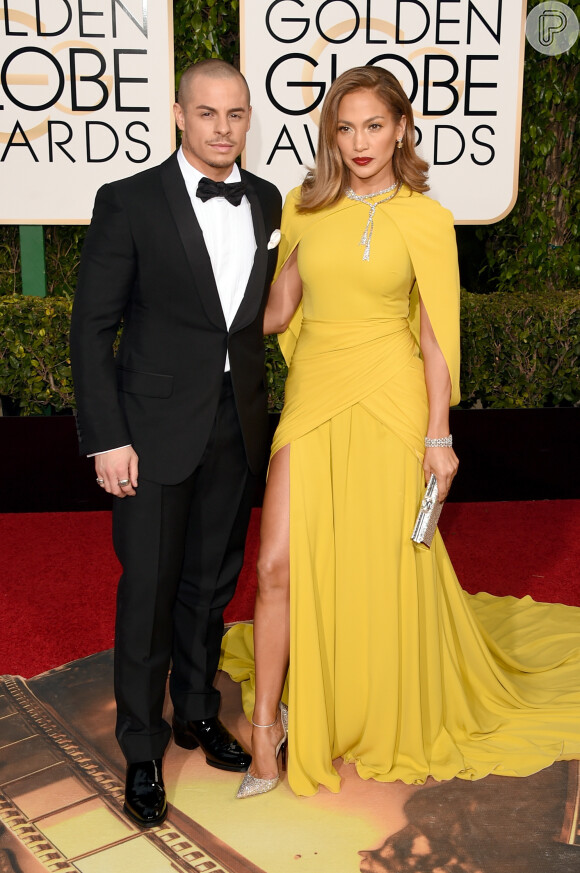 Jennifer Lopez e Casper Smar no tapete vermelho do Globo de Ouro 