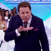 Silvio Santos se machuca durante programa e brinca: 'Não jogo mais dinheiro'