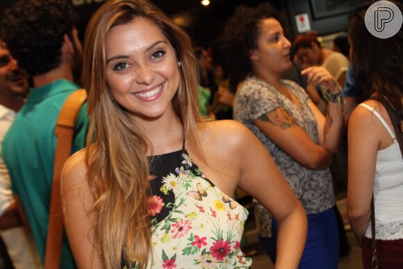 De férias na TV desde a novela 'Em Família', Polliana assistiu ao espetáculo 'Cássia Eller - O Musical' no Rio