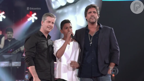 Apesar de não ter virado a cadeira para o candidato, a dupla sertaneja Victor & Léo convidou Marcos para cantar em seu show no Espírito Santo