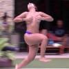 Amanda Djehdian comemorou volta do Paredão com Aline Gotschalg pulando na piscina sem a parte superior do biquíni, na 15ª edição do programa