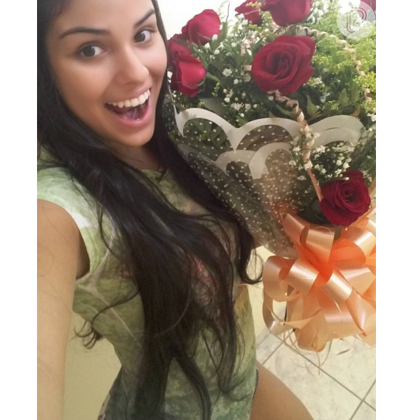 Munik, do 'Big Brother Brasil 16', gosta de receber flores