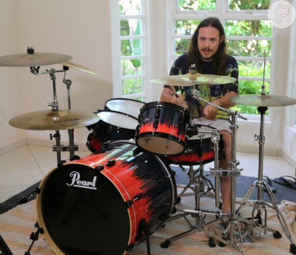 Tamiel, participante do 'Big Brother Brasil 16', gosta de tocar bateria nas horas vagas