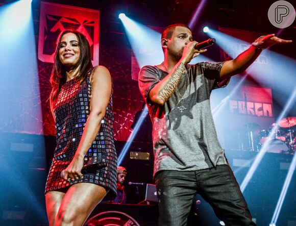 Anitta e o rapper Projota interpretaram a música 'Faz Parte'