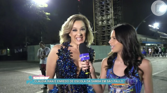 Claudia Raia foi entrevistada pela filha, Sophia, durante ensaio da escola paulistana Nenê de Vila Matilde