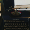 Lady Gaga utilizou a máquina de escrever para compor uma de suas músicas