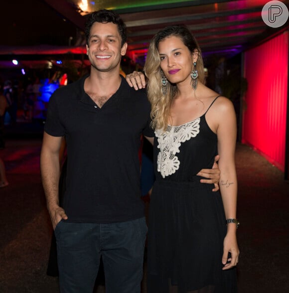 Rainer Cadete e a namorada Taianne Raveli curtiram o show de Caetano Veloso, no evento Cantoria de Verão, no Rio