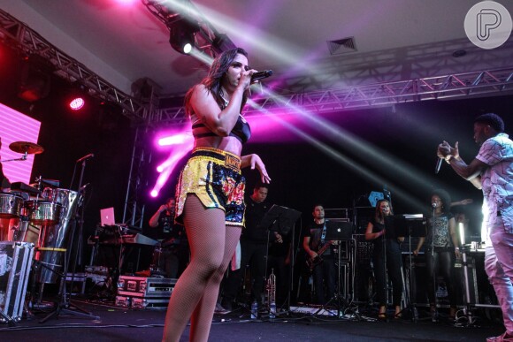 Anitta faz ensaio do Bloco das Poderosas no Rio, mesmo sem aprovação para desfilar, nesta quinta-feira, 14 de janeiro de 2015