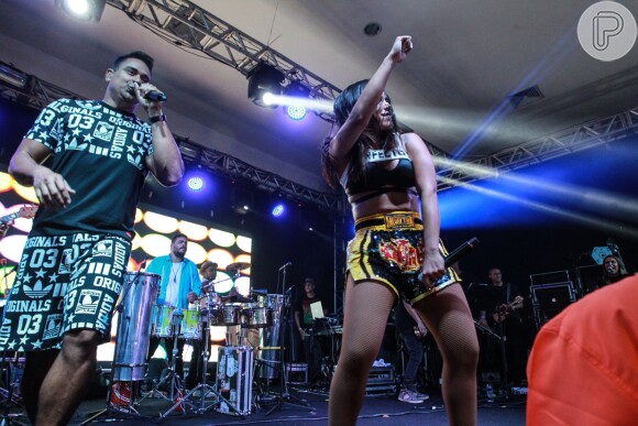 Anitta faz ensaio do Bloco das Poderosas no Rio, mesmo sem aprovação para desfilar, nesta quinta-feira, 14 de janeiro de 2015