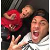 Neymar e o filho Davi Lucca, de 4 anos, sempre posam juntos em situações divertidas
