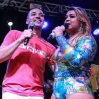 Wesley Safadão canta com Preta Gil em ensaio de bloco no Rio. Veja vídeos!