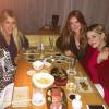 Marina Ruy Barbosa escolheu um restaurante japonês para jantar com as amigas Luma Costa, Dandynha Barbosa e Paula Aziz