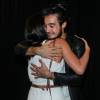 Bruna Marquezine abraça Tiago Iorc após show do cantor no Rio, nesta quarta-feira, 20 de janeiro de 2016
