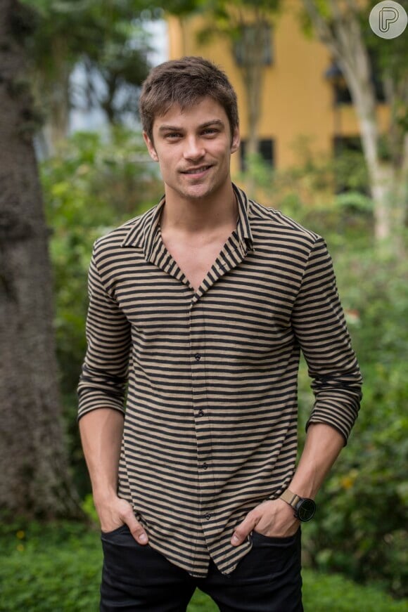 Raphael Sander é ex-modelo e ator; estreou na TV Globo com o Léo de 'Verdades Secretas'
