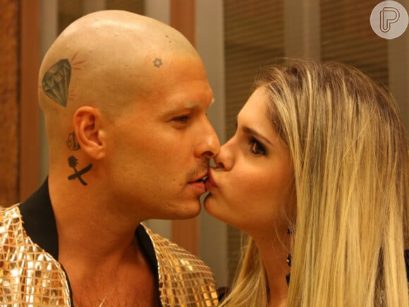 Bárbara Evans e Mateus Verdelho terminaram o namoro em outubro de 2013. Na época, o DJ negou ter havido traição