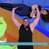 O atleta chegou a fazer flexão com Monica Iozzi durante o 'Vídeo Show'. 'Mais um pouco', pediu a apresentadora