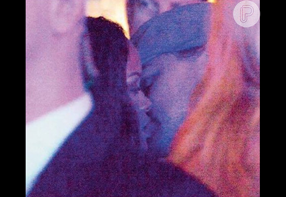 Rihanna e Leonardo foram flagrados aos beijos em foto publicada no Instagram na tarde desta sexta-feira, 22 de janeiro de 206