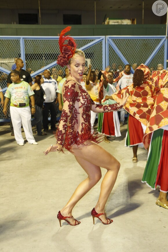 Ana Hickmann vai usar fantasias mais ousadas no Carnaval em 2016