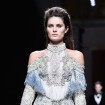 Isabeli Fontana e Alessandra Ambrosio desfilam na Semana de Moda de Paris