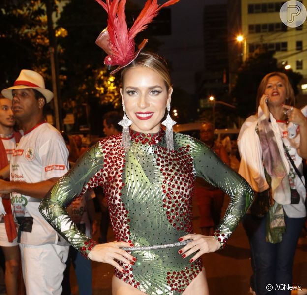 Monique Alfradique vai substituir Paloma Bernardi no posto de rainha de bateria da Grande Rio no Carnaval 2017, diz a coluna 'Retratos da Vida', do jornal 'Extra', nesta segunda-feira, 25 de janeiro de 2016
